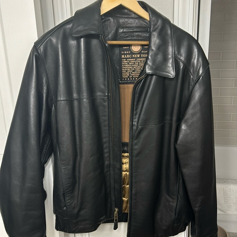 Excellent Condition Vintage Early 2000s Andrew Marc Leather Jacket!